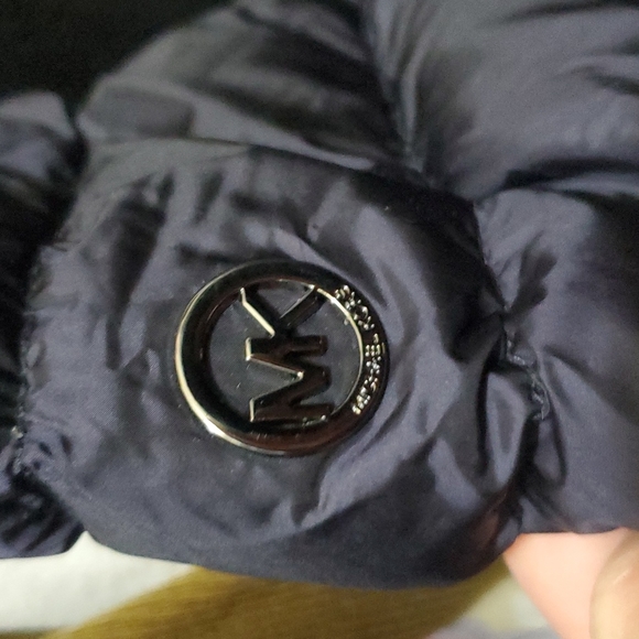 Free Burberry brooch with purchase Michael Kors puffed packable down jacket - Picture 5 of 13